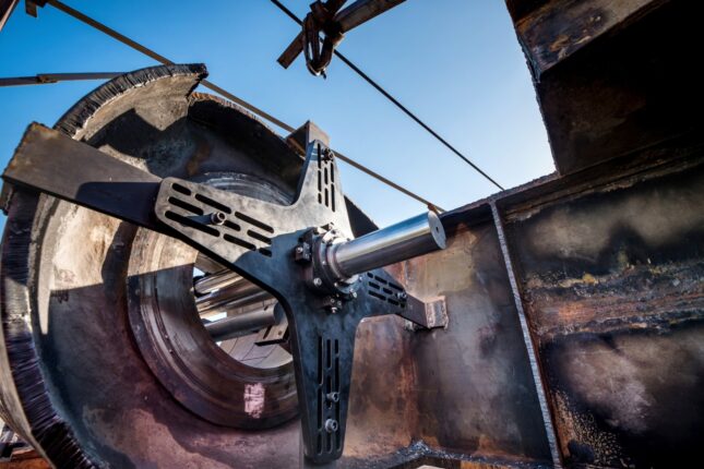 In-situ line boring on propulsion shaft and stern tube housing by KIMI technicians