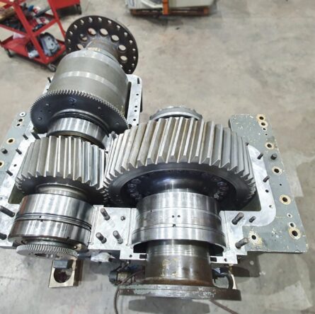 Overhauling process of a marine reduction gear assembly performed by KIMI technicians.