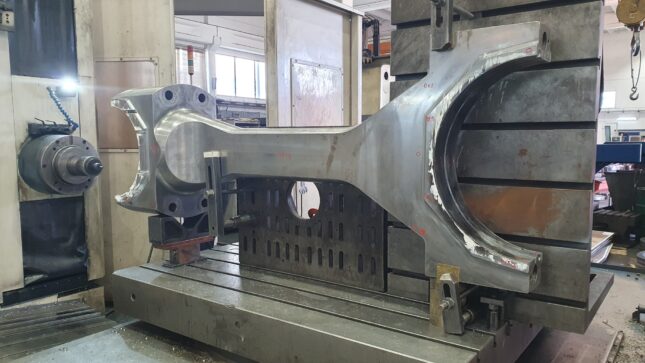 CNC machining of 2-stroke connecting rod big-end and small-end housings to OEM tolerances at KIMI’s precision workshop.
