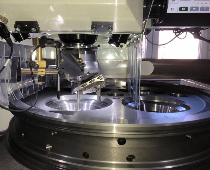 Grinding of pockets and valve seats during 4-stroke cylinder cover reconditioning at KIMI’s workshop.