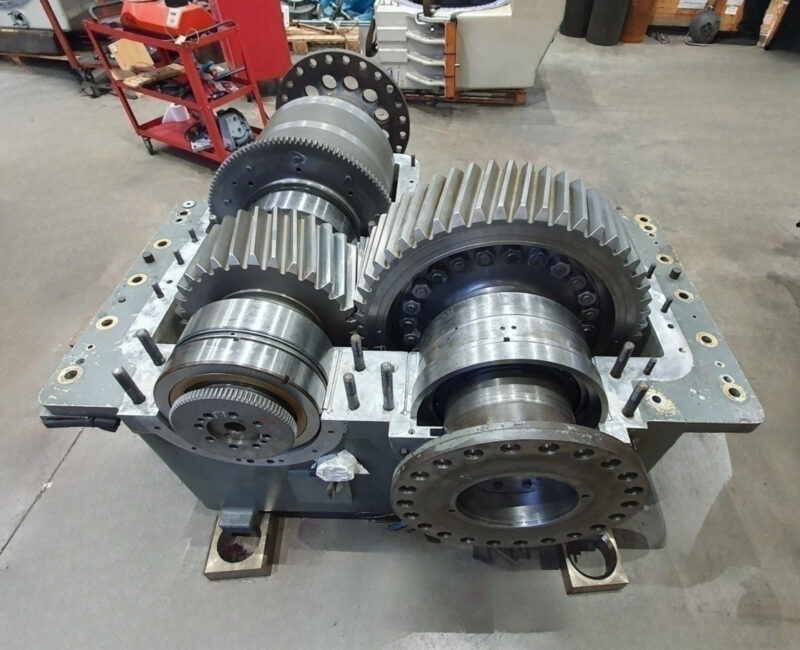 Expert assembly of RENK reduction gear unit at KIMI engineering workshop